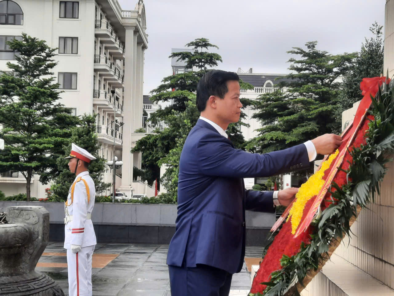 Đoàn Đại biểu Đảng bộ Ủy ban nhân dân tỉnh Bắc Ninh dâng hương tưởng niệm các anh hùng liệt sĩ|https://dangboubndtinh.bacninh.dcs.vn/chi-tiet-tin-tuc/-/asset_publisher/M0UUAFstbTMq/content/-oan-ai-bieu-ang-bo-uy-ban-nhan-dan-tinh-bac-ninh-dang-huong-tri-an-cac-anh-hung-liet-si