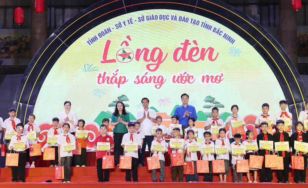 Chương trình “Đêm hội Trăng Rằm - Lồng đèn thắp sáng ước mơ” năm 2025