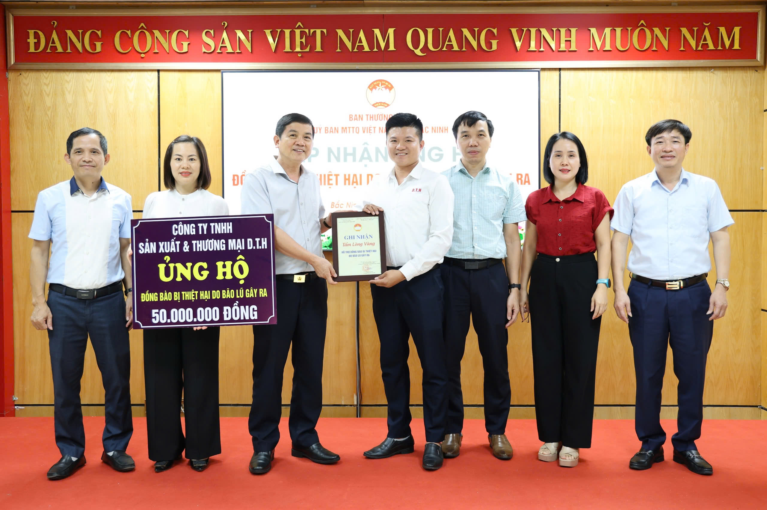 Đồng hành cùng nhân dân khắc phục thiệt hại bão