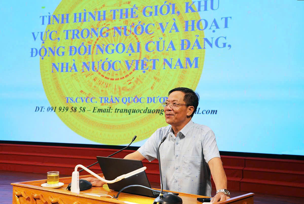 Đảng ủy UBND tỉnh triển khai thực hiện hiệu quả công tác giáo dục lý luận chính trị, đáp ứng yêu...