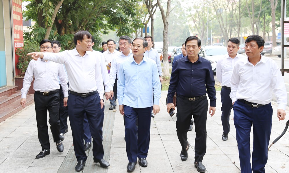 Chủ tịch UBND tỉnh Phạm Hoàng Sơn: Xây dựng phương án sử dụng trụ sở dôi dư tại phường Kinh Bắc